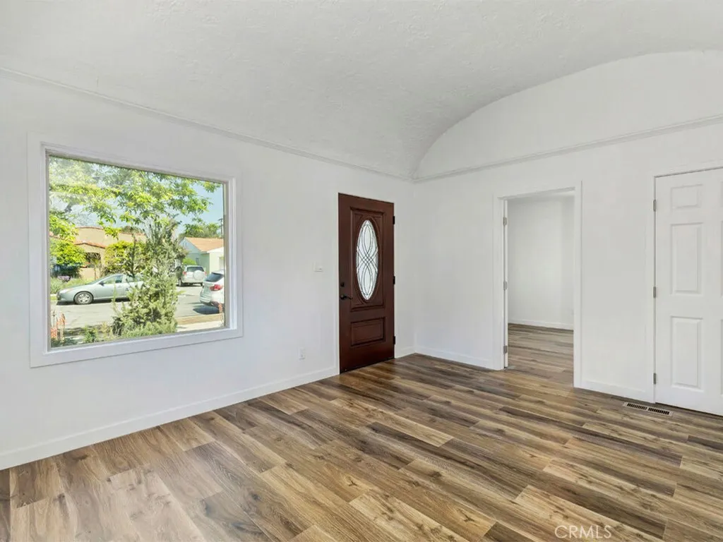 Additional image 38 of 242 W Elmwood Ave, Burbank, CA 91502