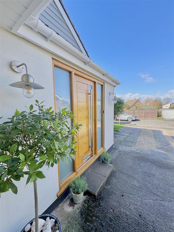 Additional image 2 of 4 bed property for saleSpacious & Airy Dormer Bungalow, Birch Avenue, Clevedon BS21