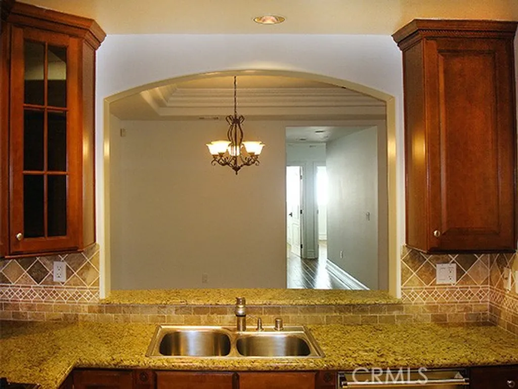 Additional image 8 of 10640 Woodbridge Street Unit PH2, Toluca Lake, CA 91602