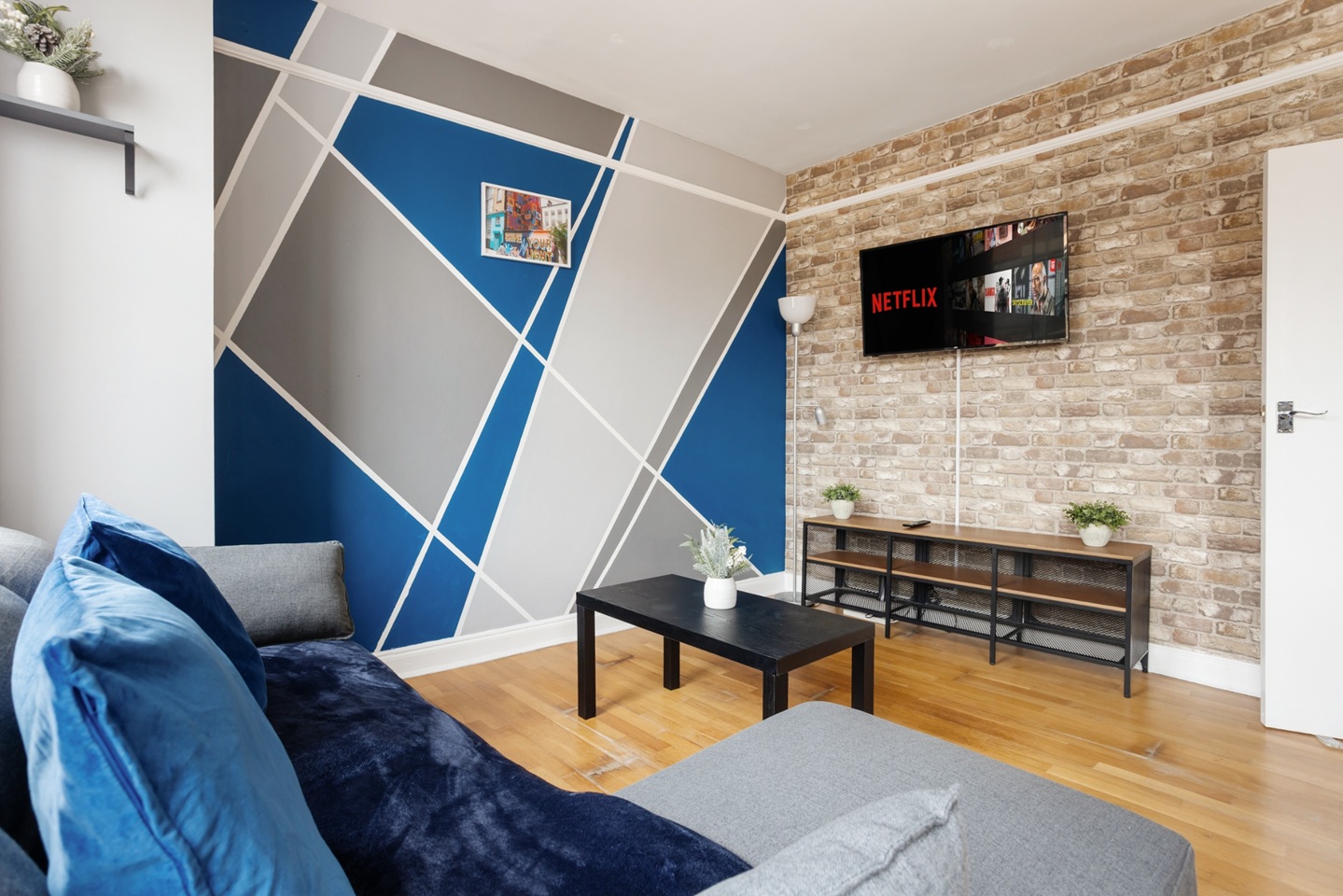 2 Bed Semi-Detached House, Brick Lane, E1, N1 7GU