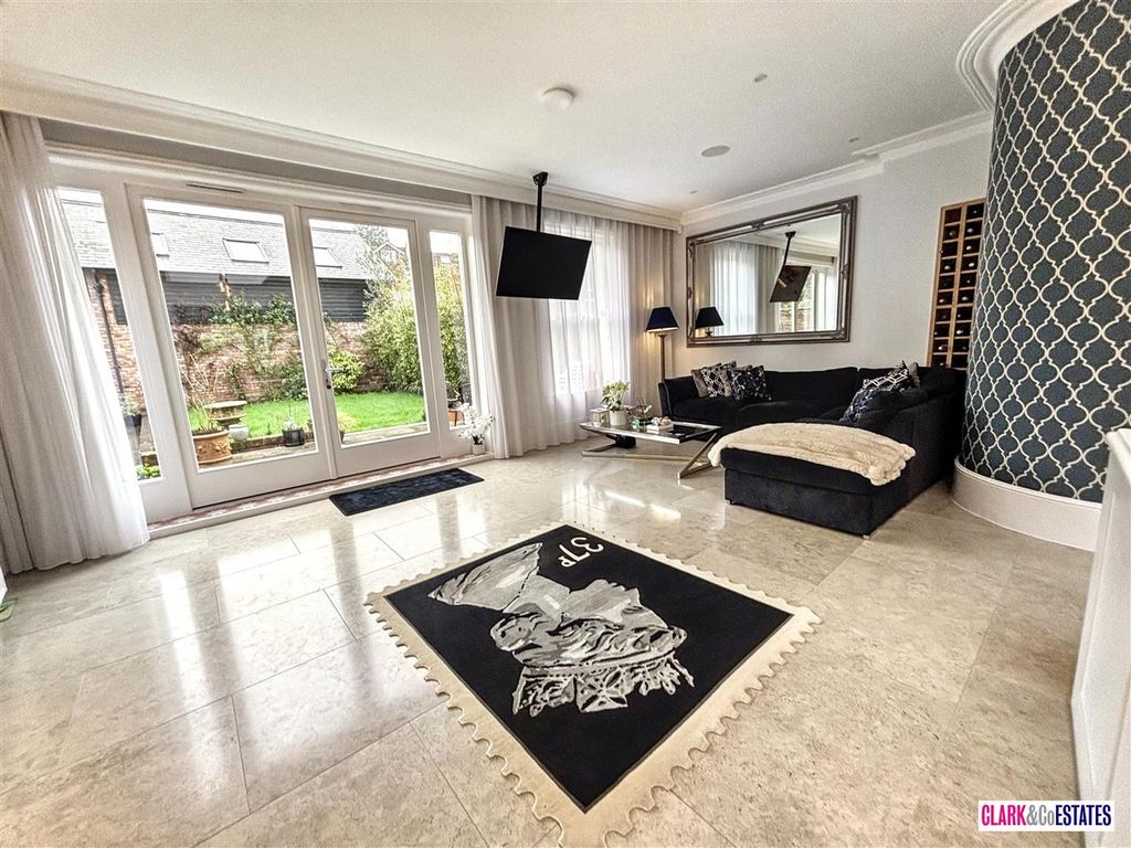 Additional image 5 of 5 bed flat for salePowderham Crescent, Exeter EX4