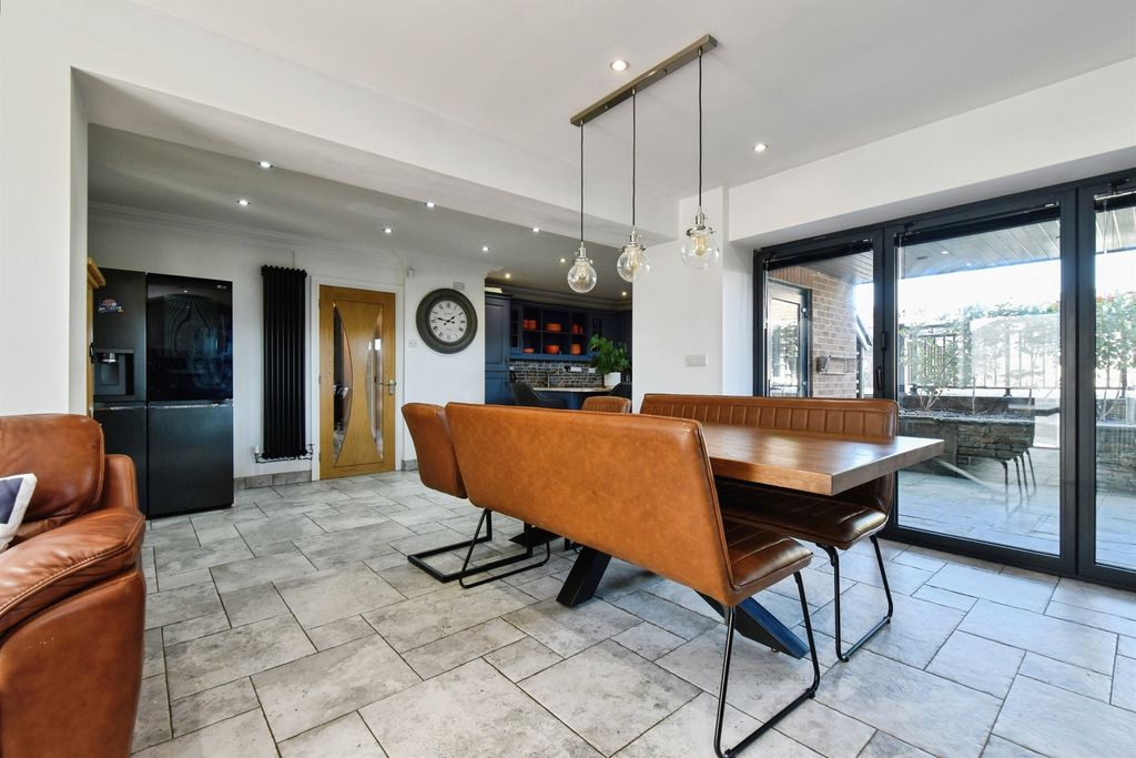 Additional image 10 of 4 bed detached house for saleThe Oaks, Quakers Yard, Treharris CF46