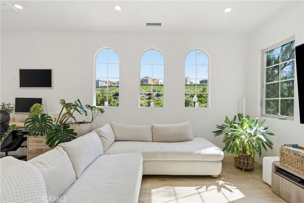 Additional image 81 of 107 Landroute, Irvine, CA 92618