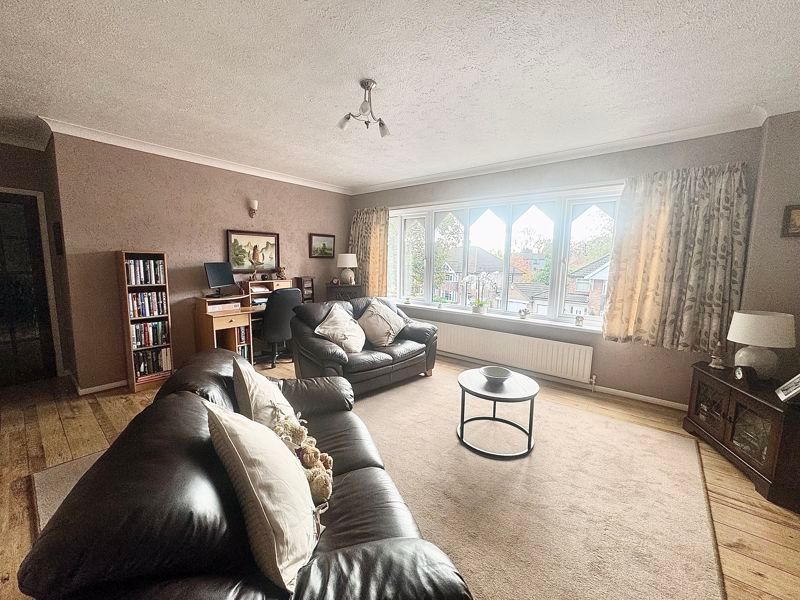 2 bed flat for saleGrosvenor Crescent, Grimsby DN32 photo 5