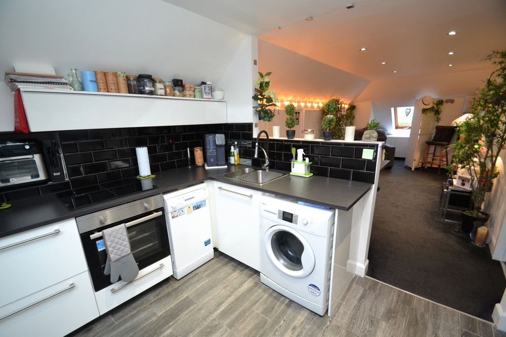 Additional image 10 of 2 bed flat for sale32 Hunterhill Road, Paisley, Renfrewshire PA2