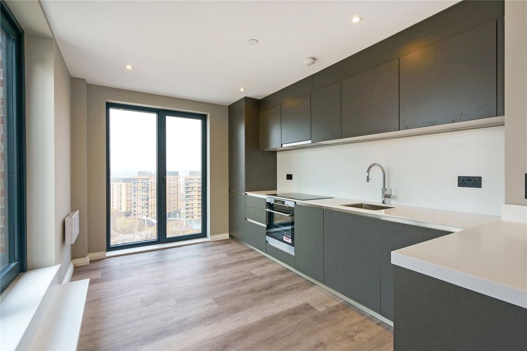 Additional image 10 of 3 bed flat for saleThe Penthouse, Springwell Gardens, Whitehall Road, Leeds LS12