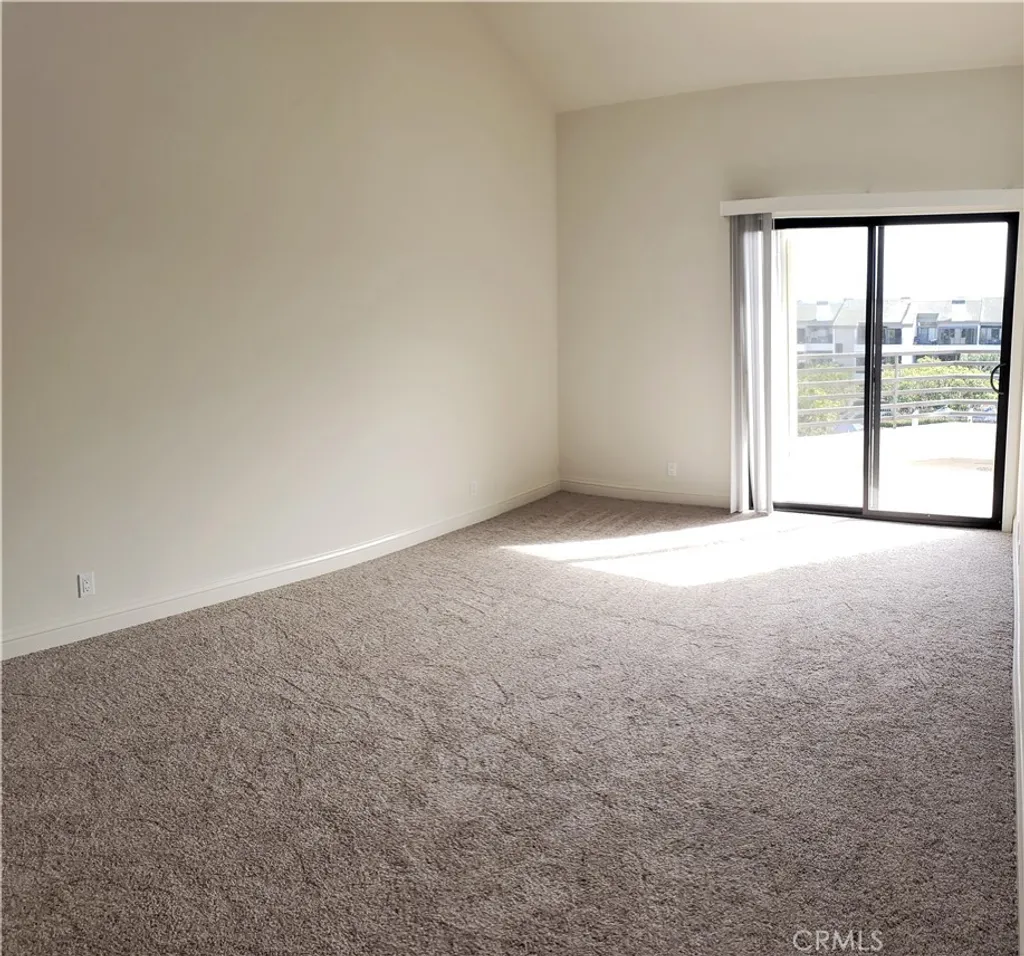 950 Cagney Ln, Newport Beach, CA 92663