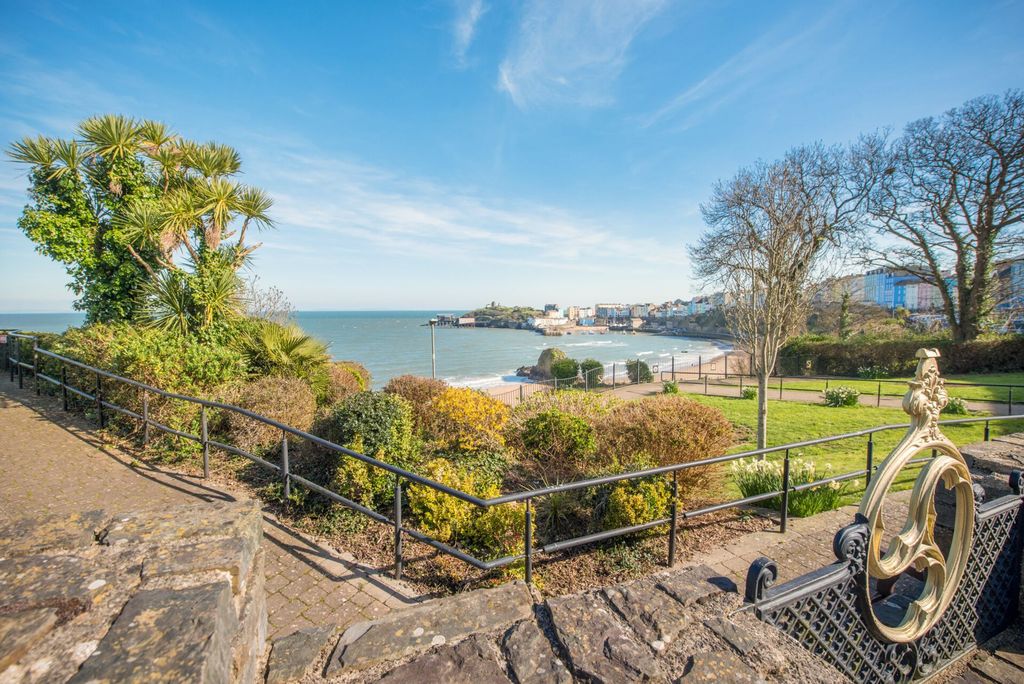 3 bed flat for saleThe Croft, Tenby SA70 photo 3