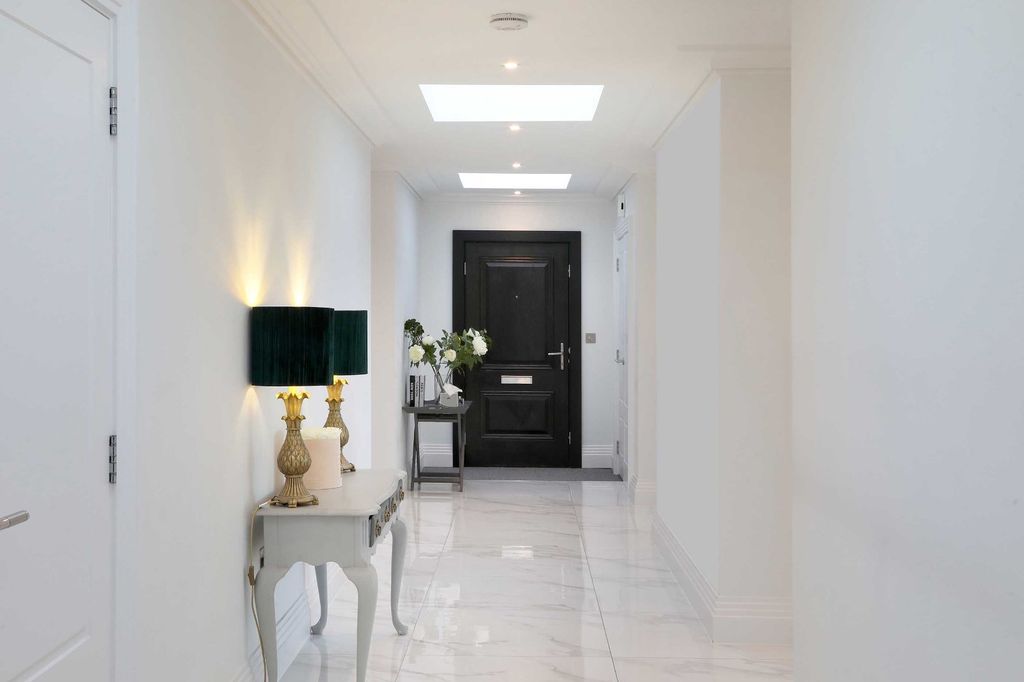 Additional image 9 of 4 bed flat for saleGlen Island, Taplow, Buckinghamshire SL6