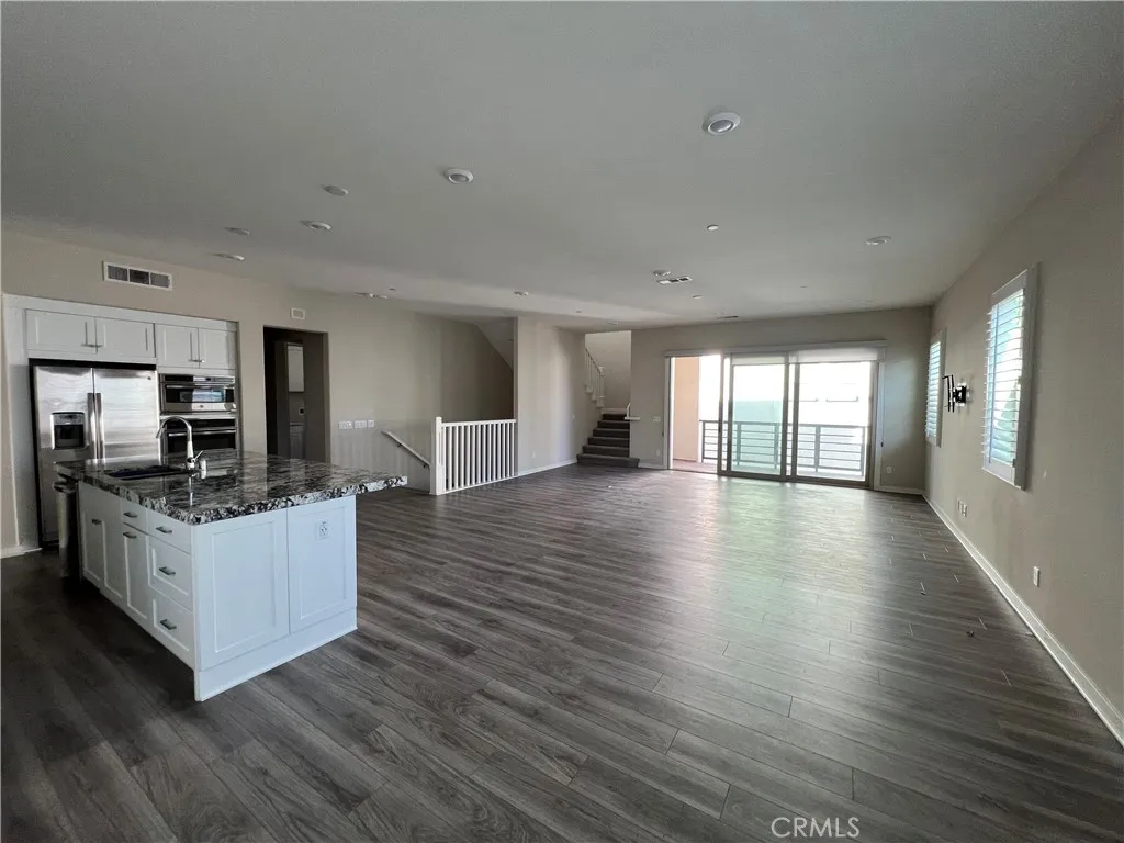 Additional image 46 of 110 Sculpture, Irvine, CA 92618