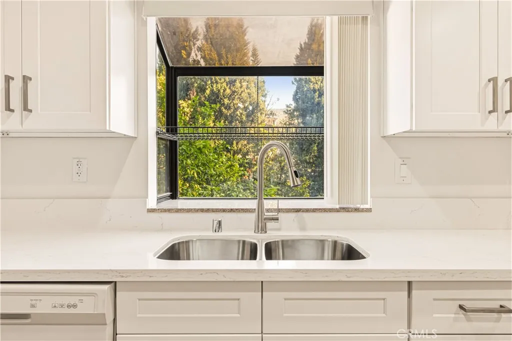 Additional image 28 of 260 S 6th Street Unit G, Burbank, CA 91501