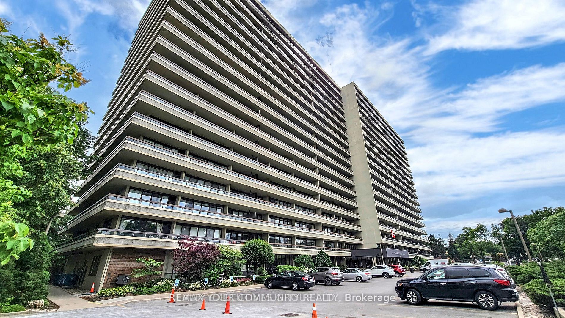 901-8111 Yonge Street, Markham, ON, L3T 4V9