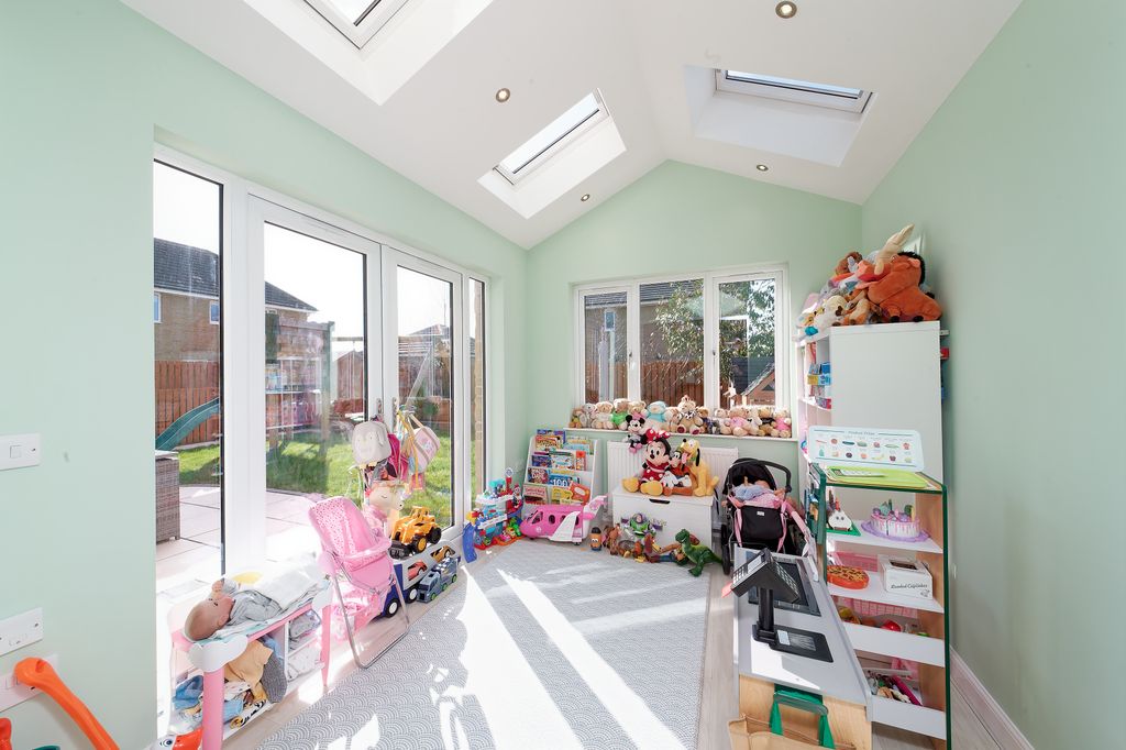 Additional image 10 of 5 bed detached house for sale33 Lochside Avenue, Bishopton PA7