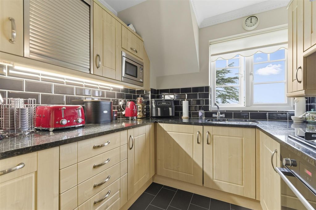 Additional image 9 of 2 bed flat for saleWestern Courtyard, Talygarn, Pontyclun CF72
