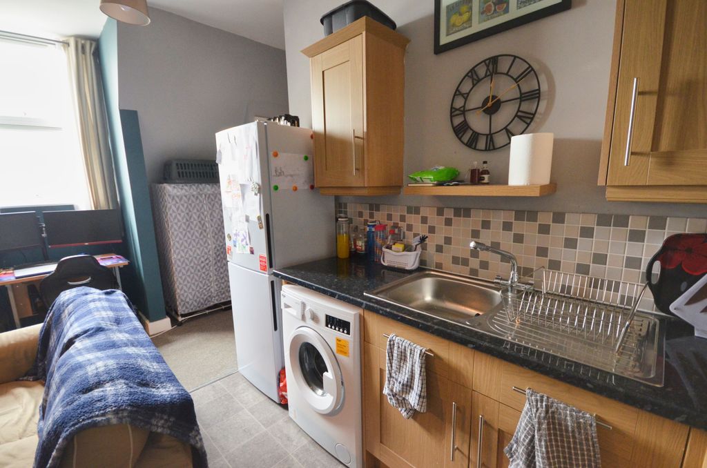 2 bed flat for saleCobden Street, Kettering NN16 photo 5