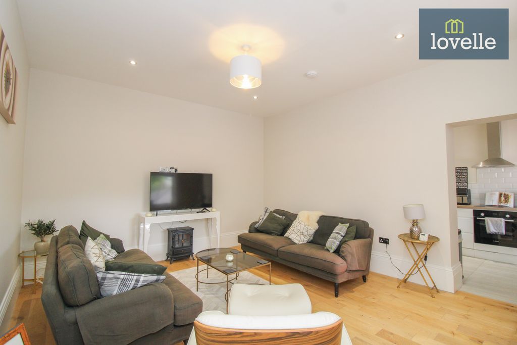 2 bed flat for saleWelholme Avenue, Grimsby DN32 photo 2