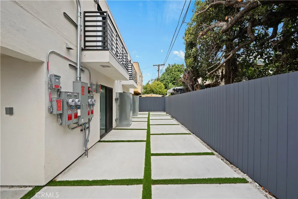 Additional image 45 of 2922 12th Avenue, Los Angeles, CA 90018