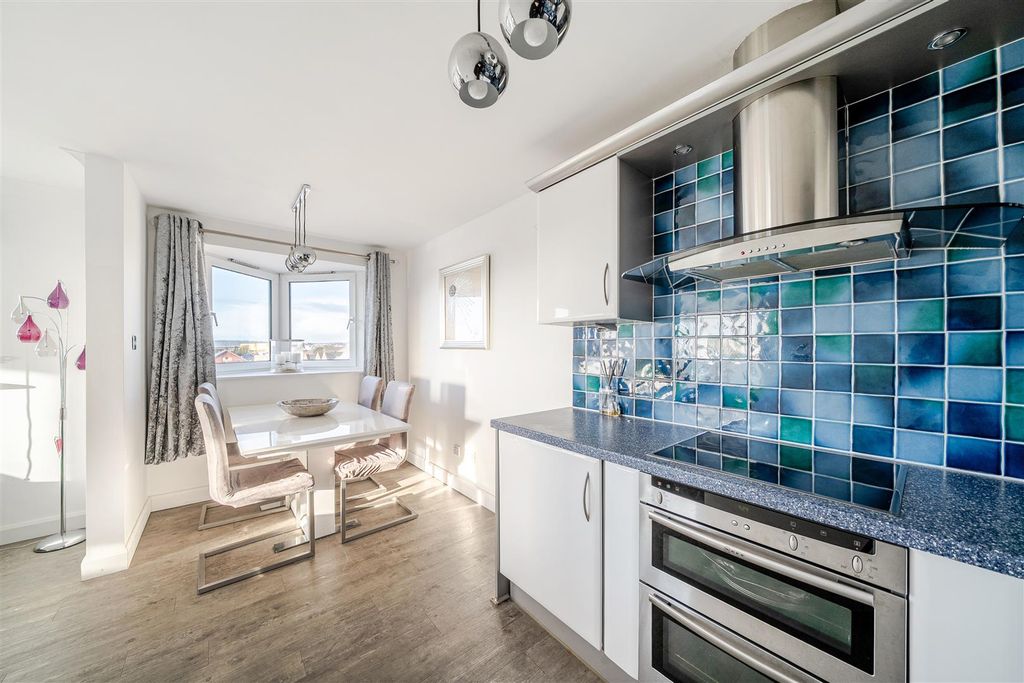 2 bed flat for salePocketts Wharf, Maritime Quarter, Swansea SA1 photo 4