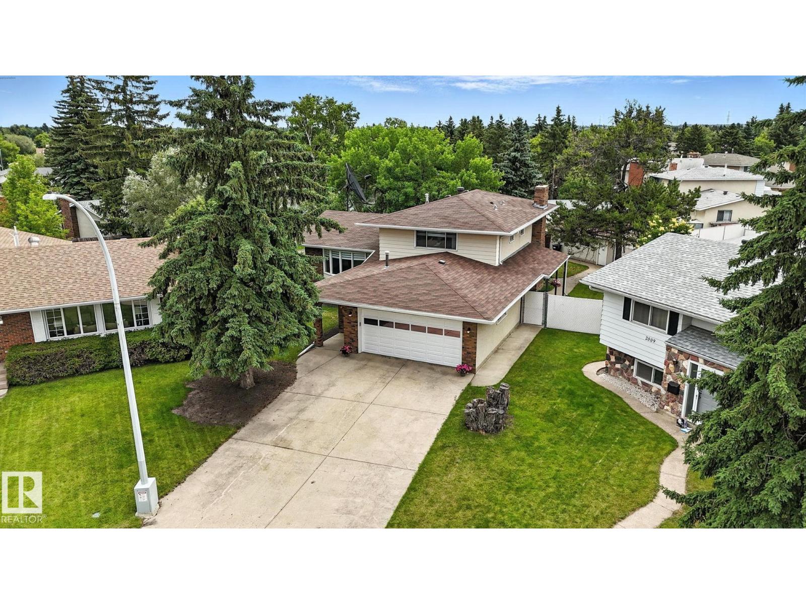 2011 89 Street NW, Edmonton, AB, T6K2A2