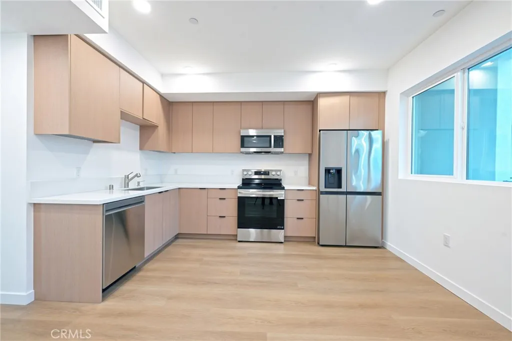 Additional image 5 of 14606 Sylvan Street Unit 508, Van Nuys, CA 91411