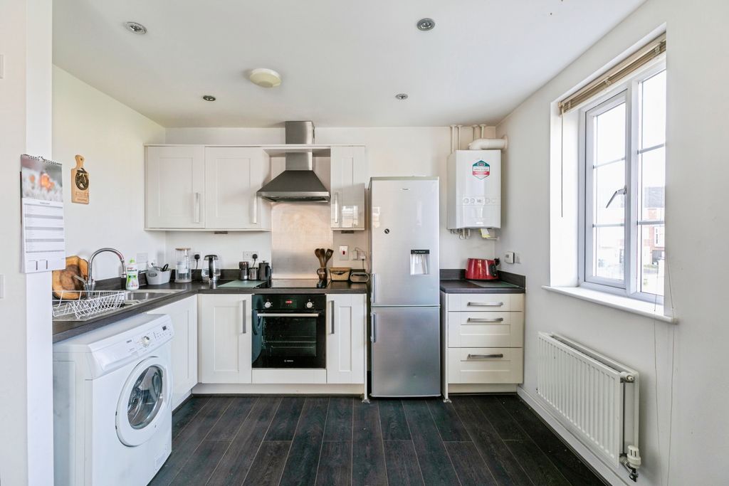 Additional image 3 of 2 bed flat for saleMolyneux Square, Peterborough PE7