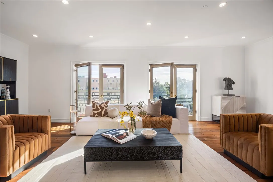 Additional image 51 of 918 S Wooster Street Unit 2, Los Angeles, CA 90035