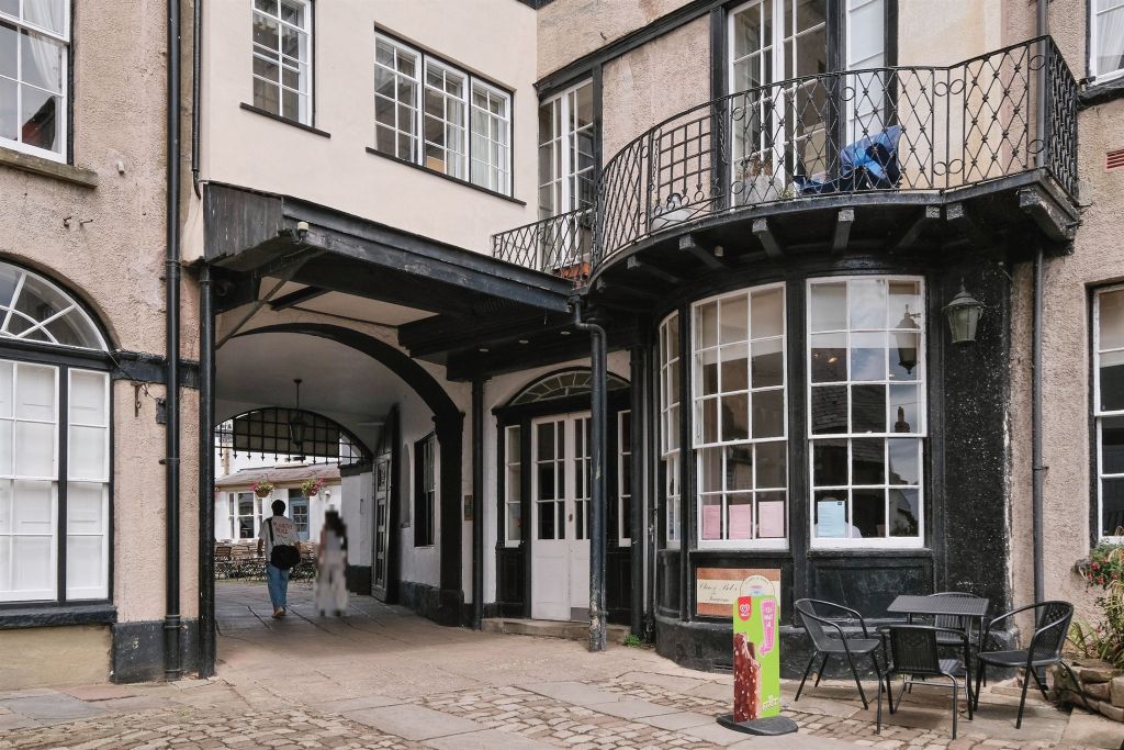 2 bed flat for saleAgincourt Square, Monmouth NP25