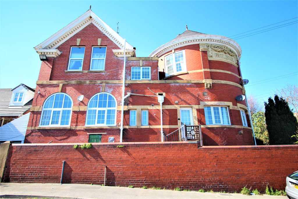 15 bed flat for saleStation Street, Swinton S64 photo 2