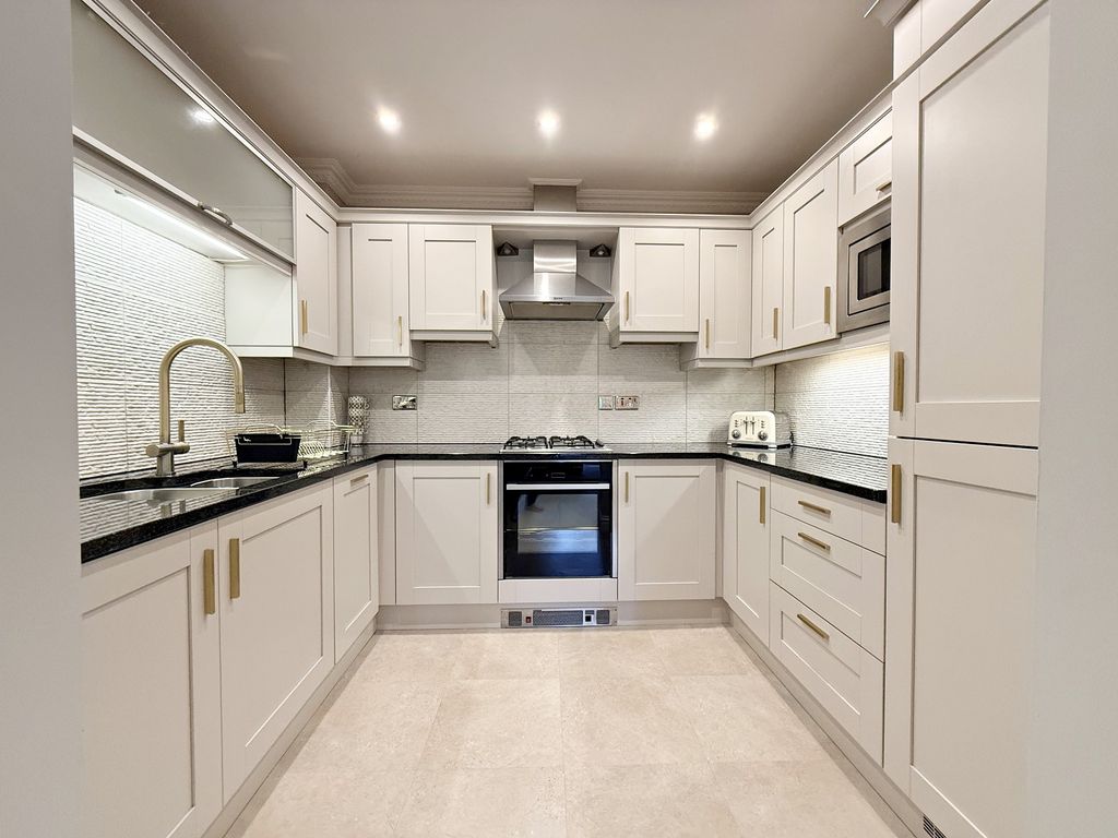 2 bed flat for saleWestern Courtyard, Talygarn, Pontyclun, Rhondda Cynon Taff. CF72 photo 4