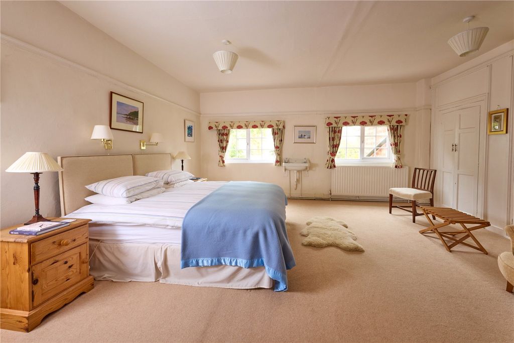 Additional image 9 of 5 bed detached house for saleParsons Street, Woodford Halse, Daventry, Northamptonshire NN11