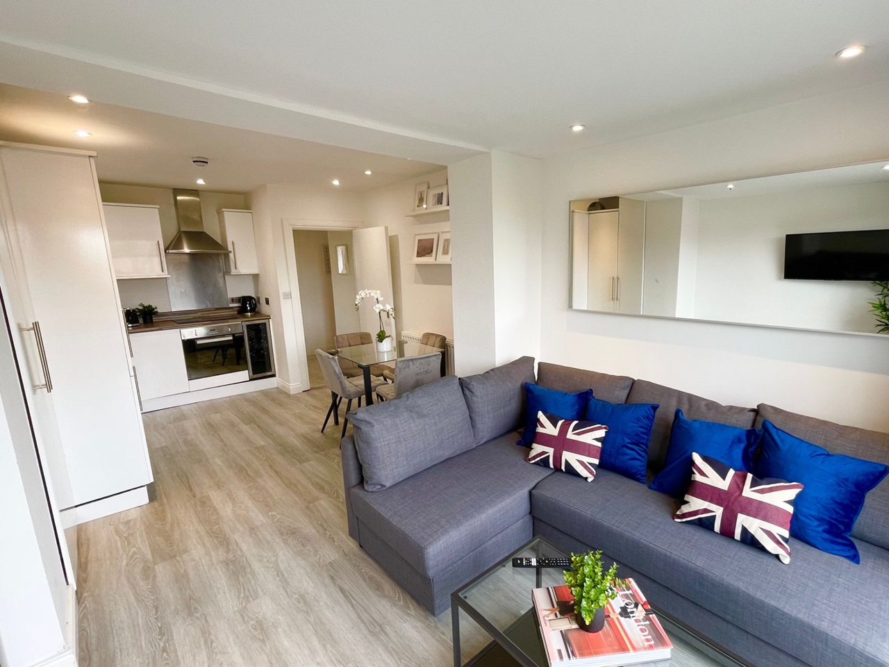2 Bed Flat, Spa Road, SE16, N1 7GU