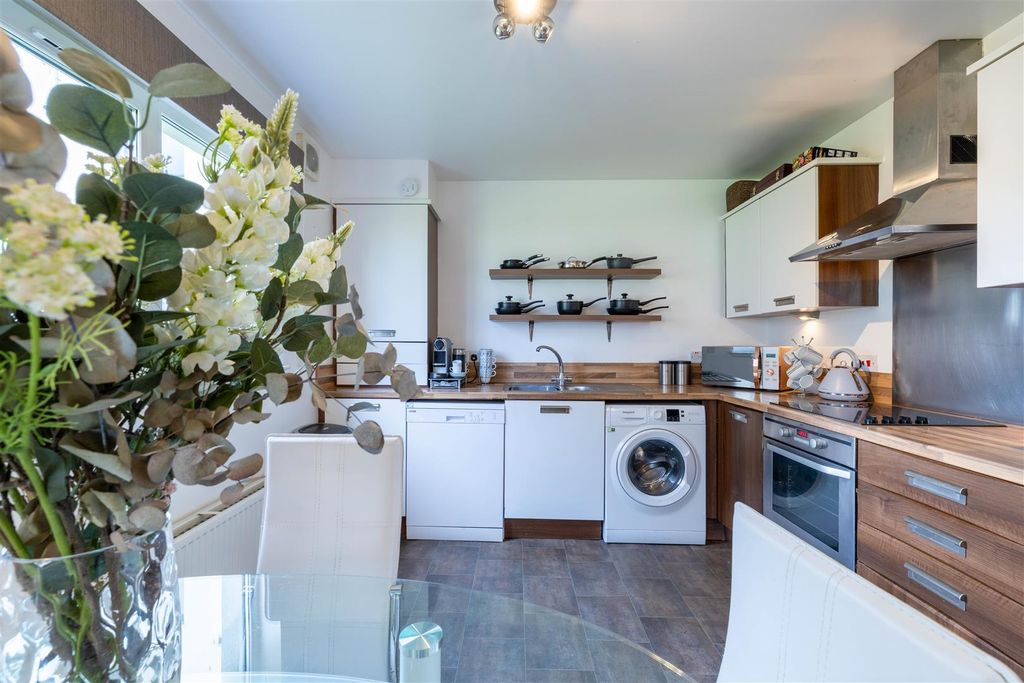 2 bed flat for saleMonart Road, Perth PH1 photo 2