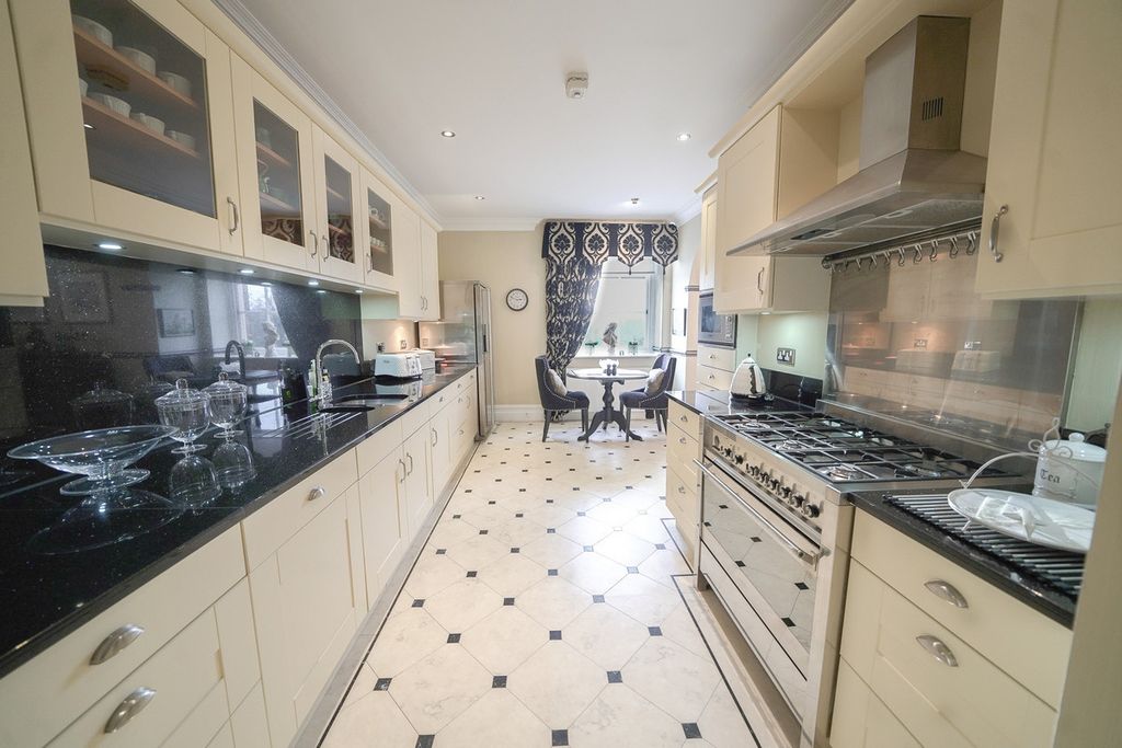 Additional image 7 of 3 bed flat for saleGrange Road, Stoke-On-Trent ST8