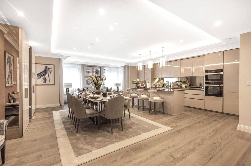 Additional image 3 of 4 bed flat for salePenn Road, Beaconsfield, Buckinghamshire HP9