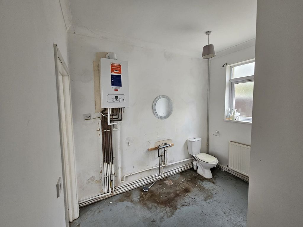 Additional image 4 of 1 bed flat for saleCommercial Road, Resolven, Neath, Neath Port Talbot. SA11