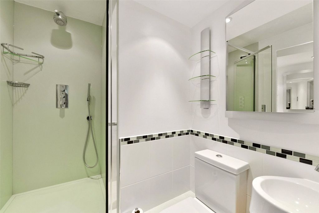Additional image 12 of 2 bed flat for saleBaltic Court, Thameside, Henley-On-Thames, Oxfordshire RG9