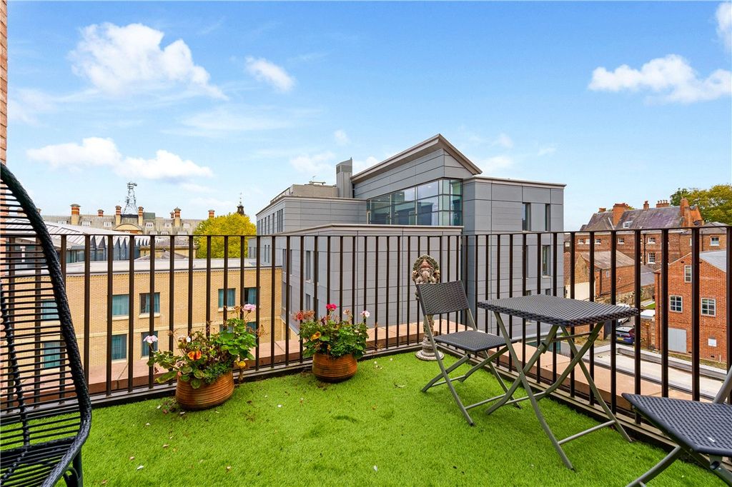 3 bed flat for saleToft Green, York, North Yorkshire YO1 photo 2