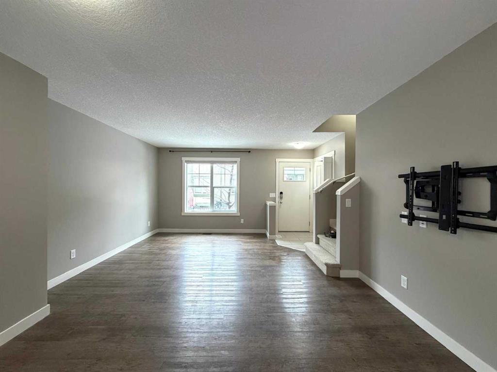 Additional image 4 of 947 Mckenzie Towne Manor SE, Calgary, AB, T2Z 1E1