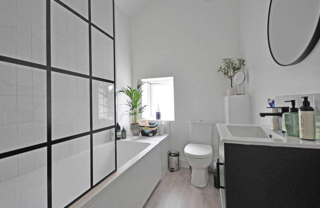 Additional image 12 of 2 bed flat for saleLuxury Top Floor Apartment, Caerau Road, Newport NP20