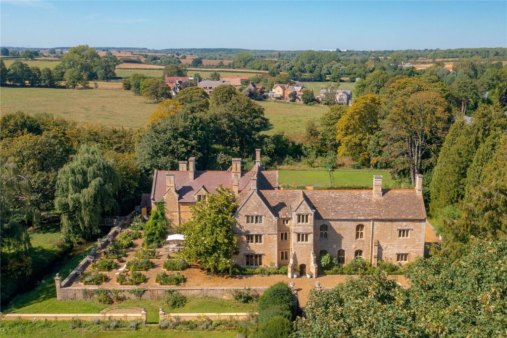 9 bed detached house for saleBrigstock, Kettering, Northamptonshire NN14