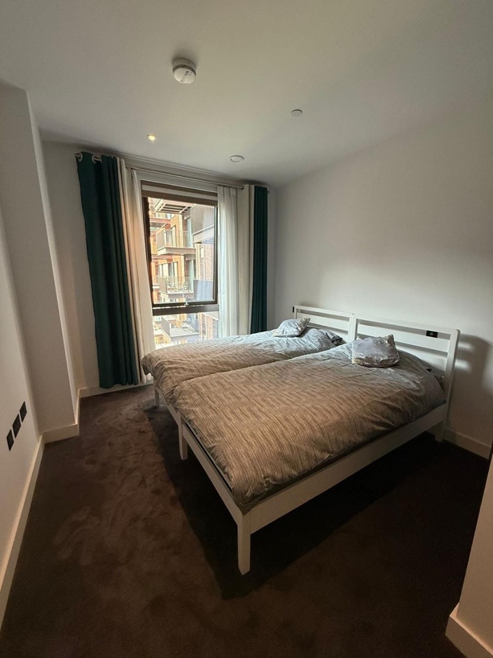 Additional image 3 of 2 Bed Flat, Viaduct Gardens, SW11, N1 7GU