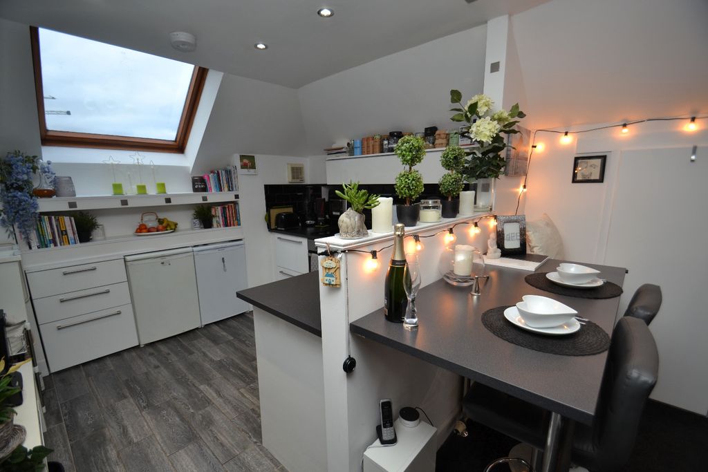 Additional image 7 of 2 bed flat for sale32 Hunterhill Road, Paisley, Renfrewshire PA2