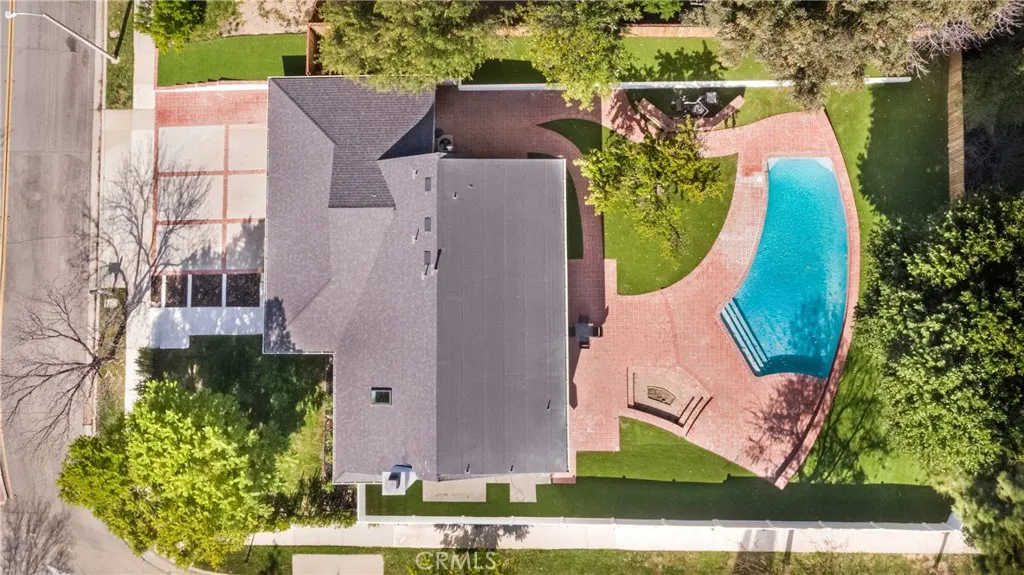 5204 Ambridge Dr, Calabasas, CA 91301