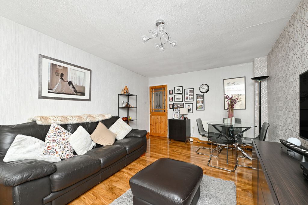 Additional image 3 of 2 bed maisonette for sale13 Eskdaill Street, Dalkeith, Midlothian EH22