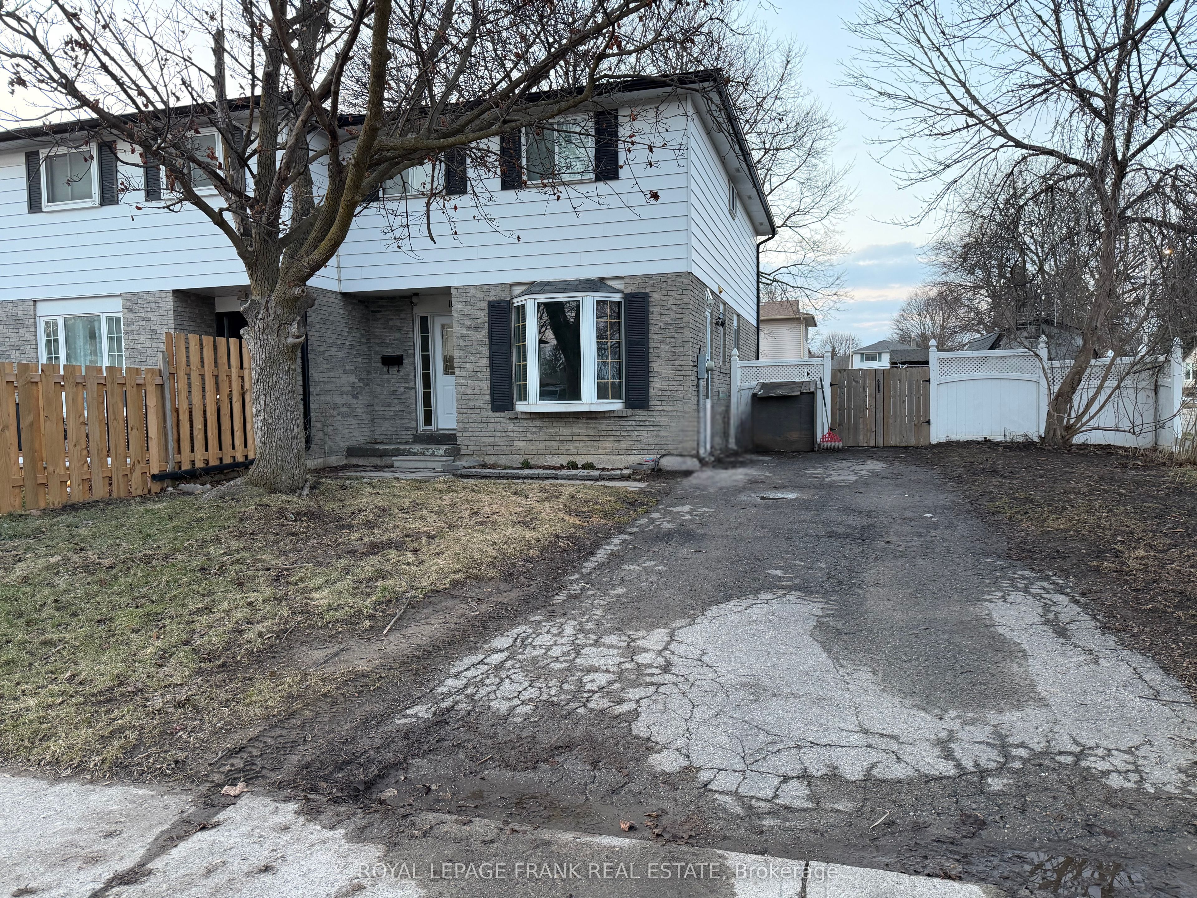 16 Loscombe Drive, Clarington, ON, L1C 3S9