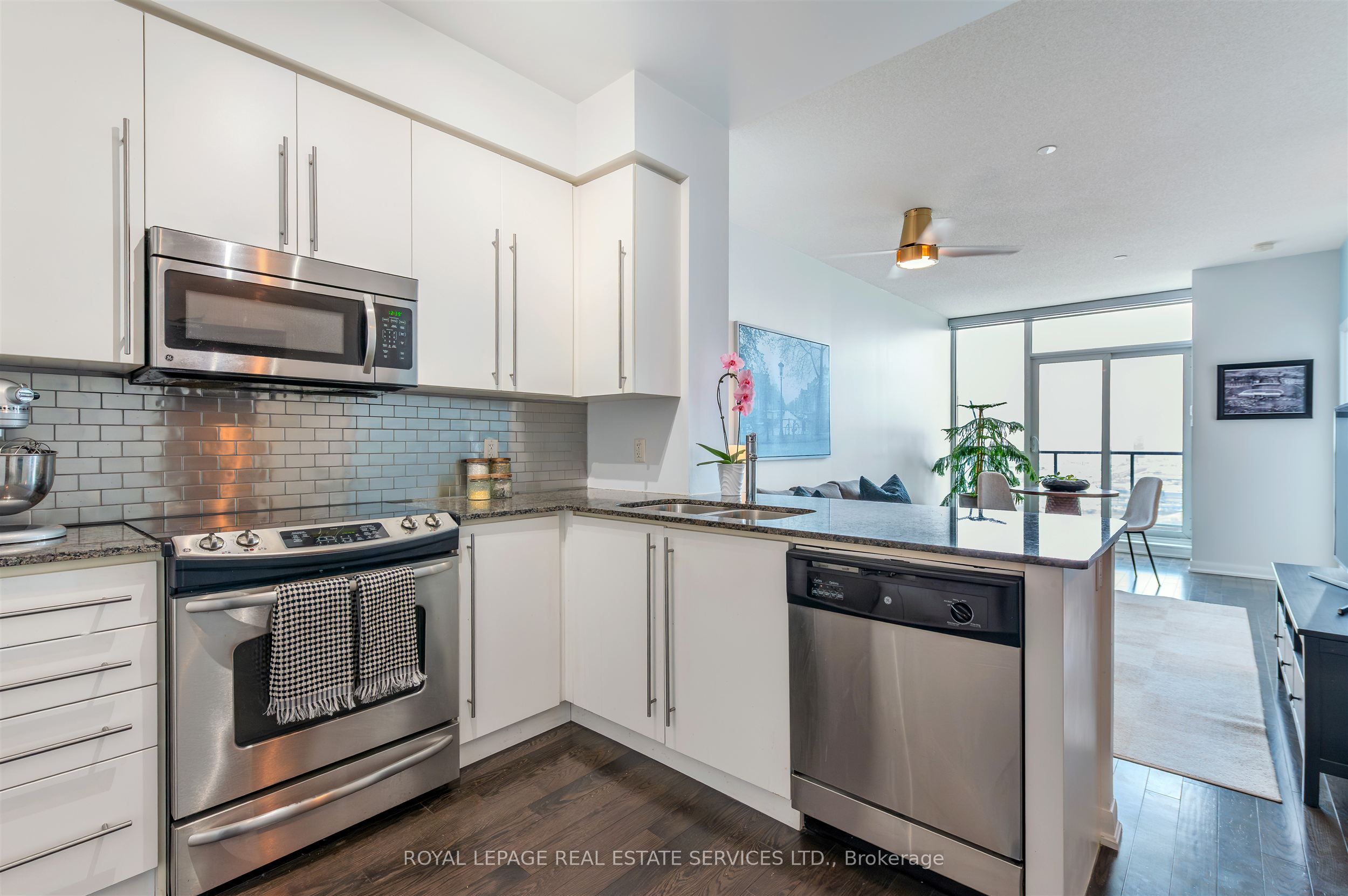 Additional image 5 of PH101-215 Sherway Gardens Road, Toronto, ON, M9C 0A4