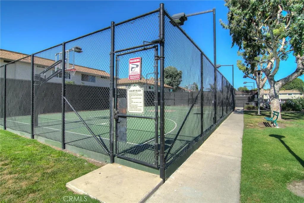 9586 Cornwall Dr, Huntington Beach, CA 92646