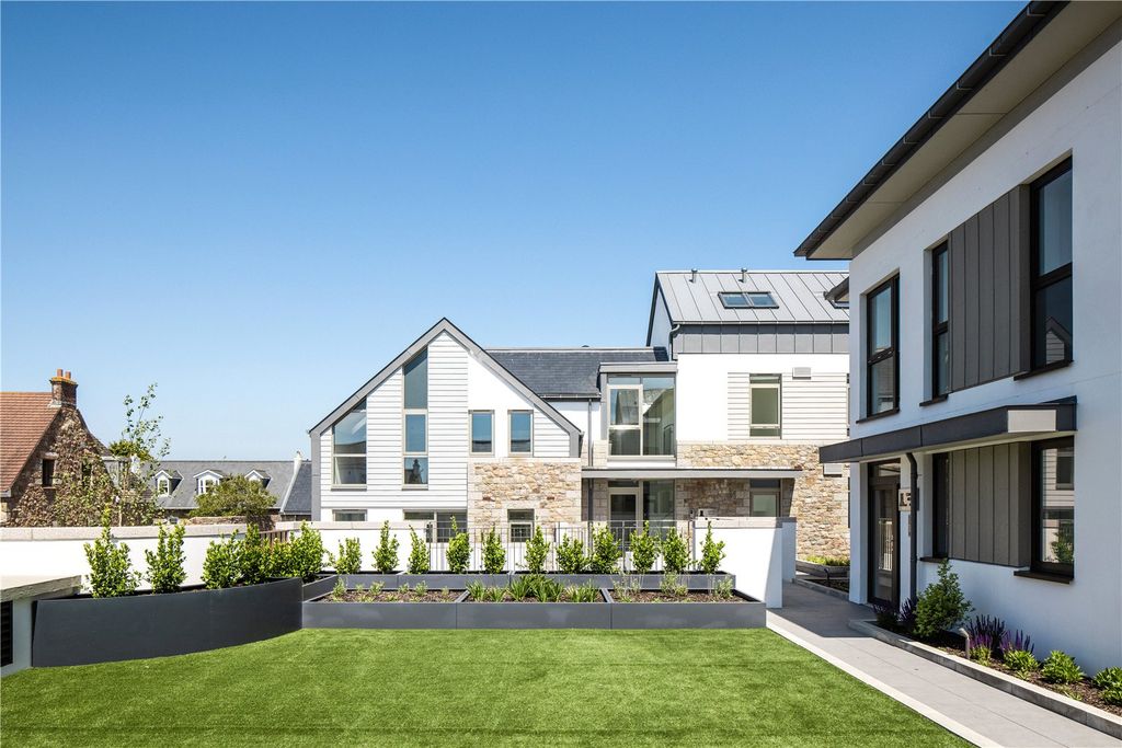Additional image 9 of 3 bed flat for sale9 Keppel House, The Waves, La Grande Route Des Sablons, Grouville, Jersey JE3