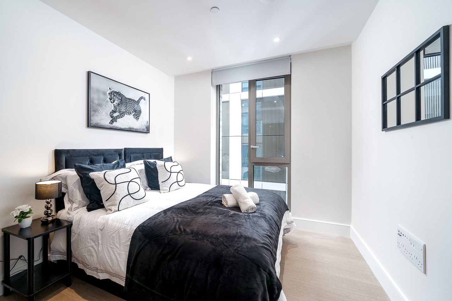 2 Bed Flat, Salisbury House, SW11, N1 7GU