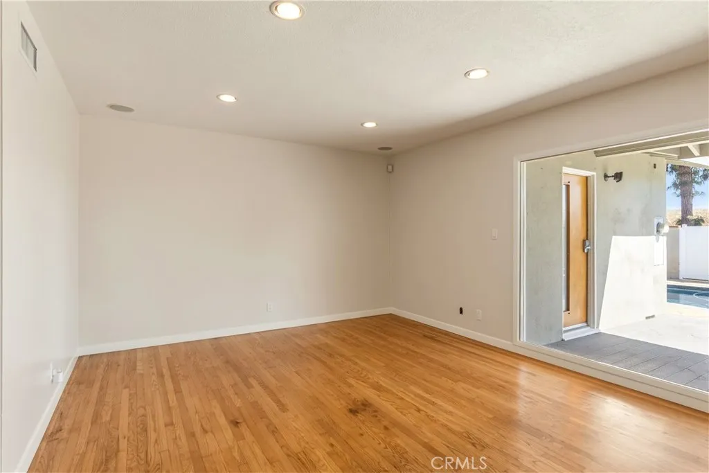 Additional image 61 of 828 Stevely Ave, Long Beach, CA 90815